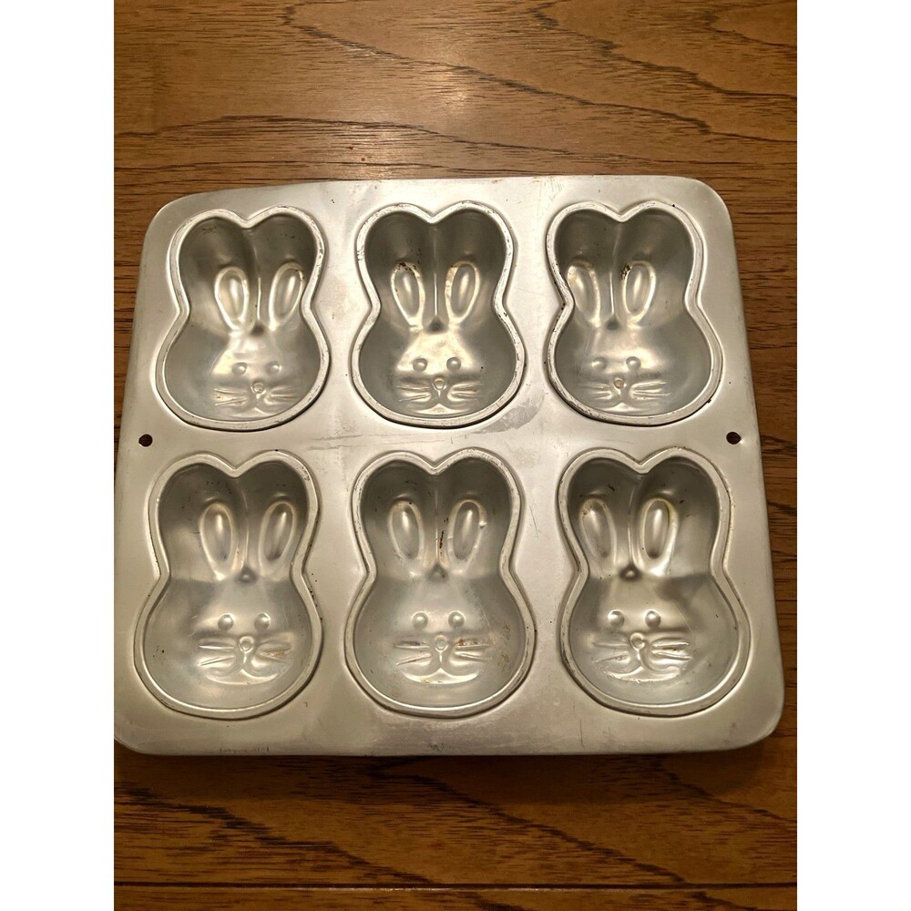Wilton Aluminum Rabbit Baking Mold Pan 6-Cavity Silver 2103-4326